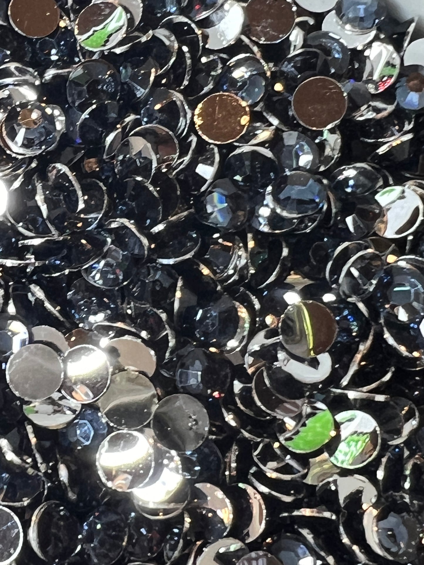 Montana Silver Back Rhinestones 4mm/ss16